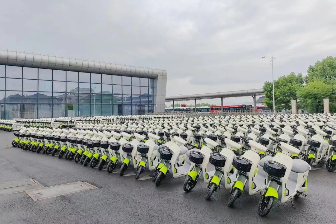 本銫電動(dòng)車(chē)廠(chǎng)家生產(chǎn)的喵走出行共享電動(dòng)車(chē)